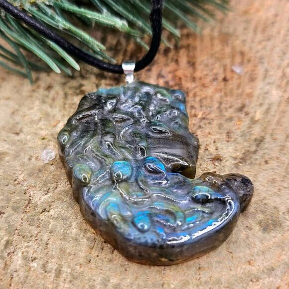 Nature Labradorite Carved Flashy Medusa Big Pendant Necklace - Picture 5 of 9